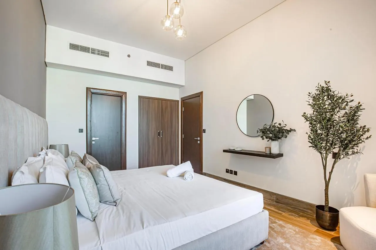 Daniels Canal View 1Br At J One Business Bay Dubai