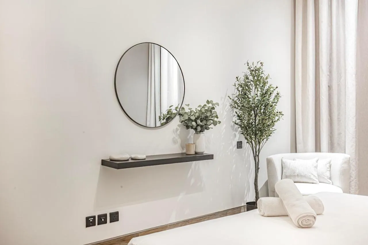 Daniels Canal View 1Br At J One Business Bay Dubai 0*,  United Arab Emirates