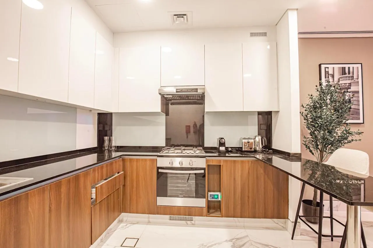 Daniels Canal View 1Br At J One Business Bay Dubai