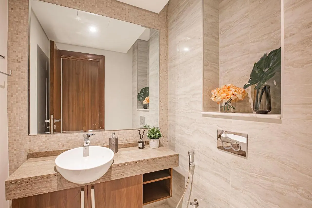 Daniels Canal View 1Br At J One Business Bay Dubai